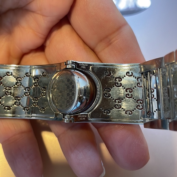 Gucci Twirl Bracelet Watch - Picture 5 of 13
